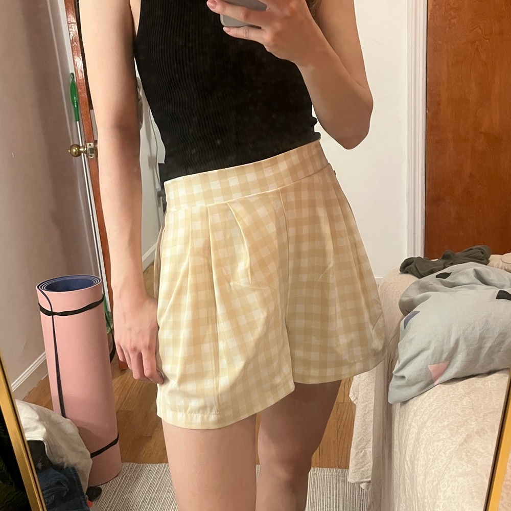 Wayre Flow Shorts in Lemon Plaid